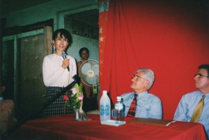 Ralph Cossa & Aung San Suu Kyi 2002 Suu Kyi Intro Ralph Cossa, NLD Hq 2002